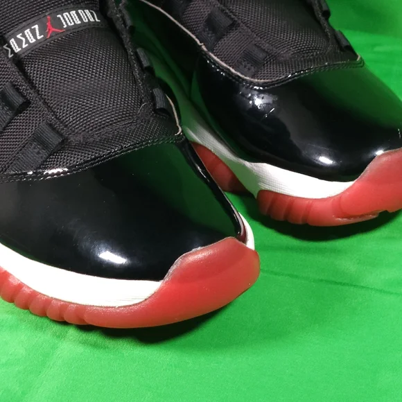 Nike Air Jordan Bred 11 Retro Size 10.5 Mens 378037-061 - Picture 8 of 10